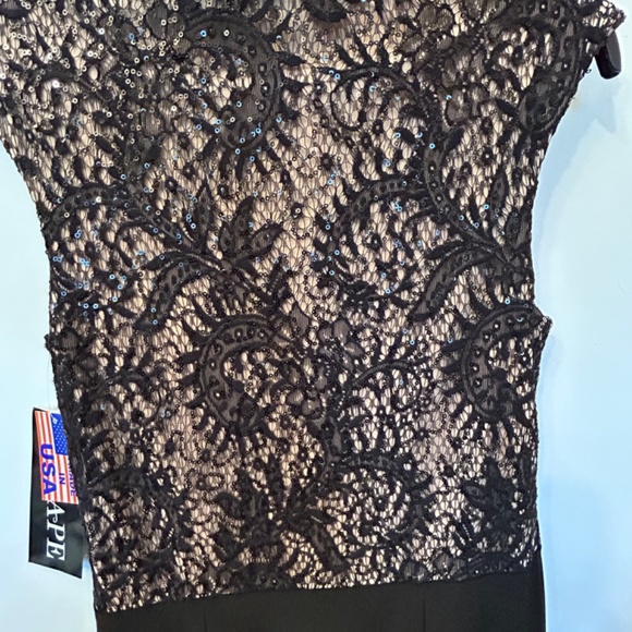Brand New Dress with lace detail. - Picture 5 of 11